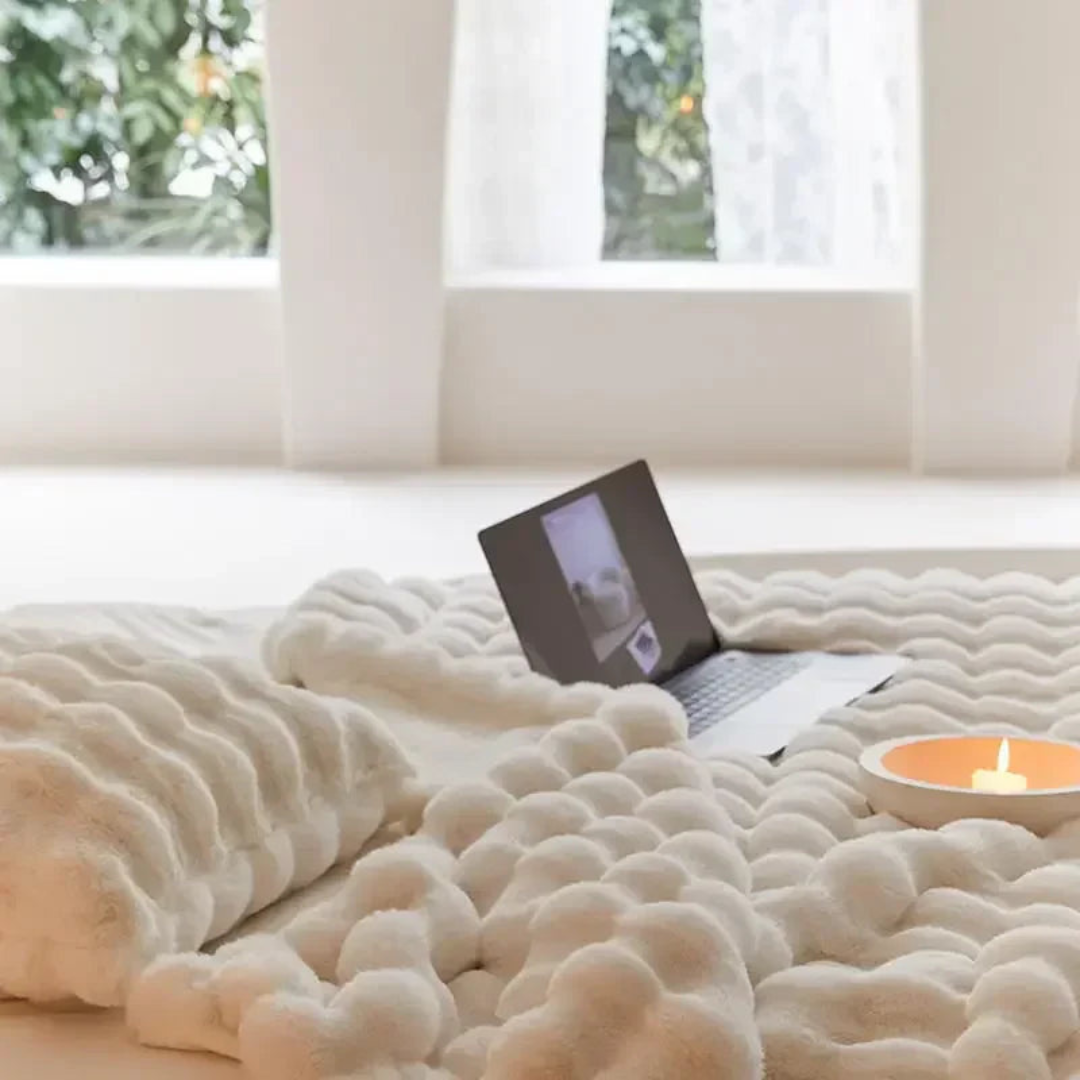 Plush Wool Blanket for All Seasons | Luxenique