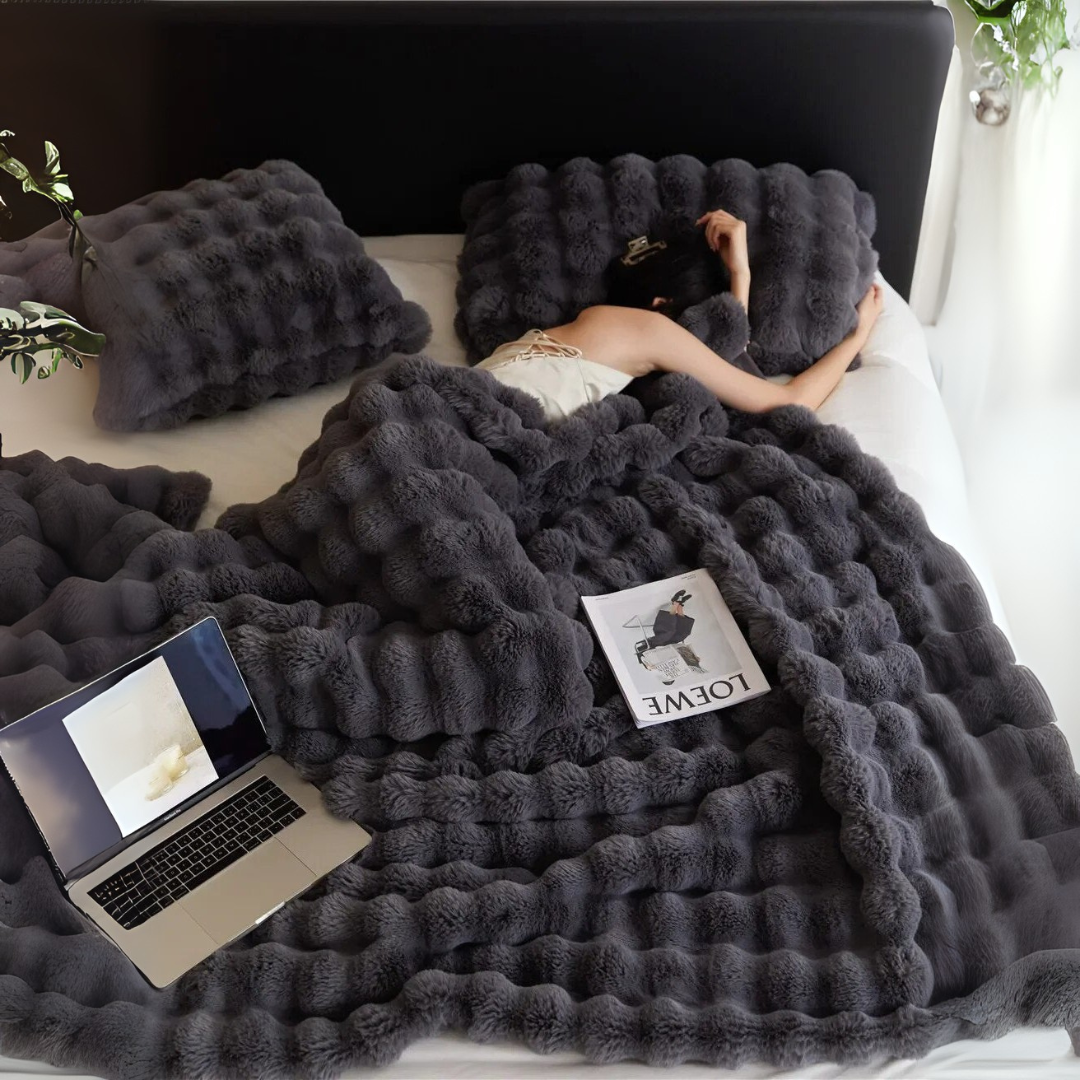 Plush Wool Blanket for All Seasons | Luxenique